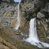 Die Rinquelle und der unterste Seerenbachfall im Hintergrund